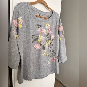 Great sweatshirt with flower embroidery